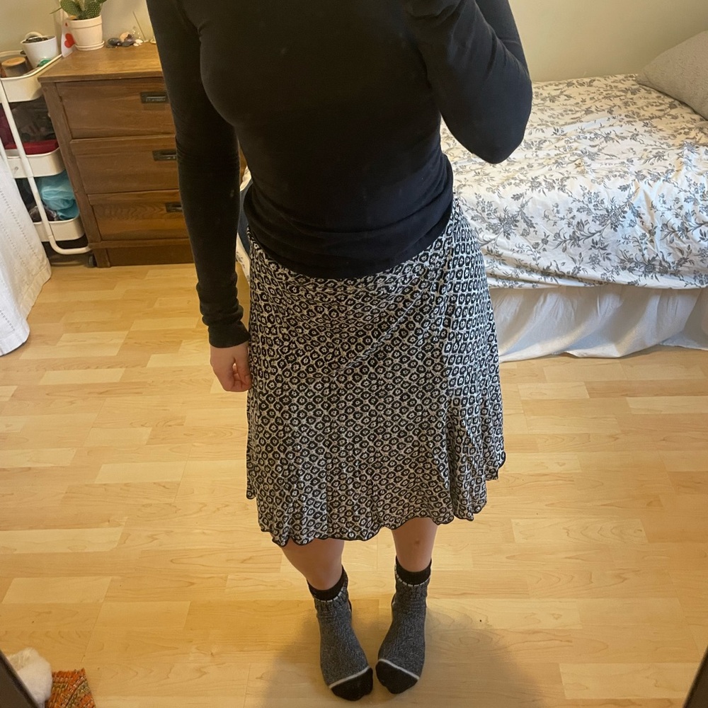 🌻Black & white floral midi skirt🌻